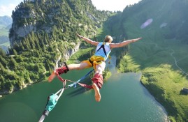 多米体育-莱万多夫斯基迎来十赛季高光表现，G2球迷沸腾！